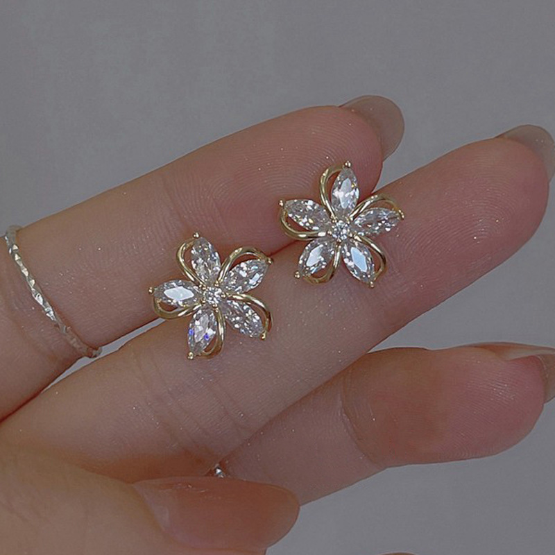 Dainty Flower Stud Earrings fo - Conch Earring Hoop recension och pris