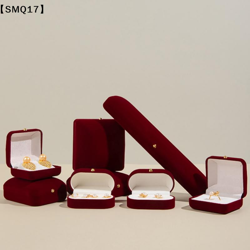 Flocking Gold Buckle Jewelry B - Body Jewelry Display recension och pris